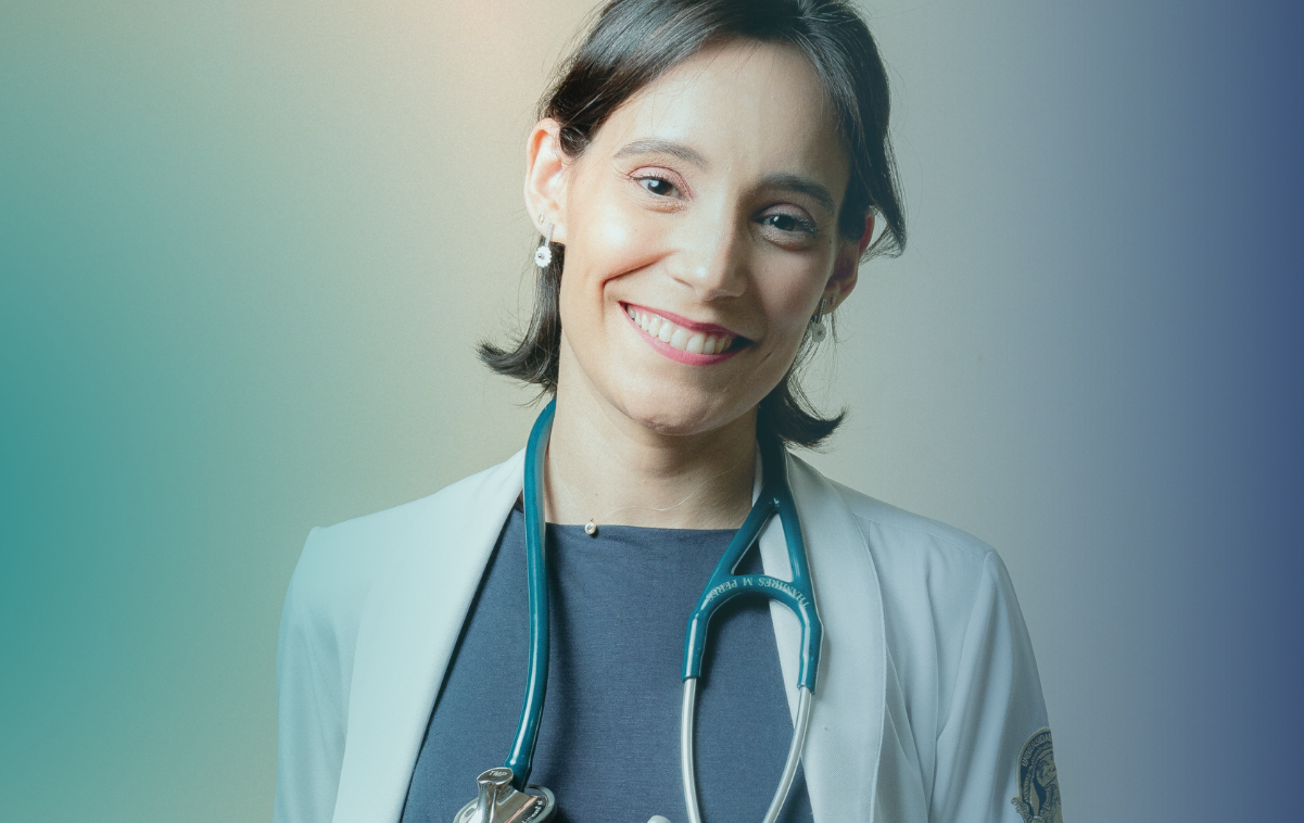 Imagem de um médico da família preparada para atender em consulta personalizada e humanizada.