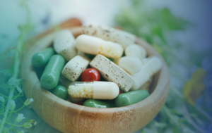 foto de pote com suplementos vitamínicos para uma vida mais saudável
